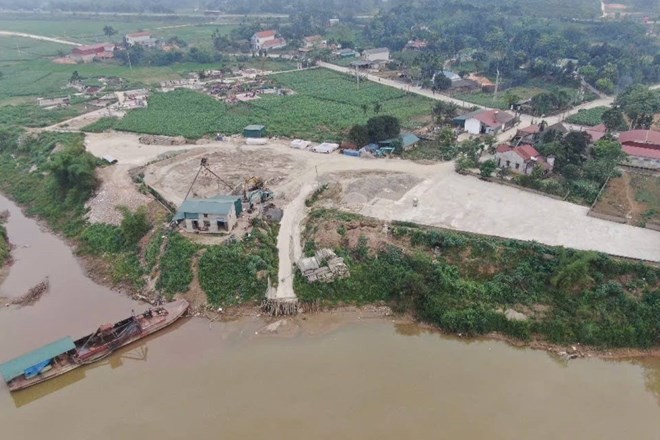 Dừng hoạt động, thu hồi bãi tập kết cát trái phép trên Tỉnh lộ 166