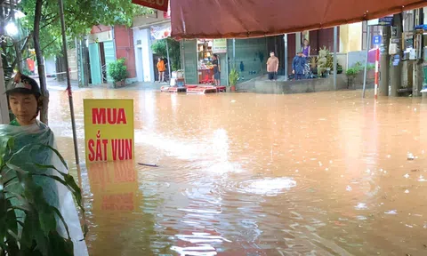 Mưa lớn tại Tuyên Quang, Yên Bái: Nhà cửa, ô tô ngập trong biển nước