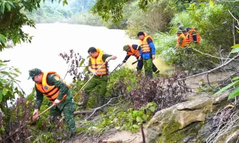 Hơn 100 người tìm kiếm đôi vợ chồng đuối nước ở Lào Cai