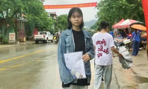 Nữ sinh Điện Biên gác nỗi đau mất cha vào phòng thi