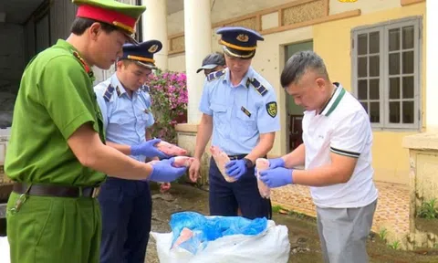 Phát hiện xe ô tô vận chuyển 1 tấn thực phẩm không rõ nguồn gốc