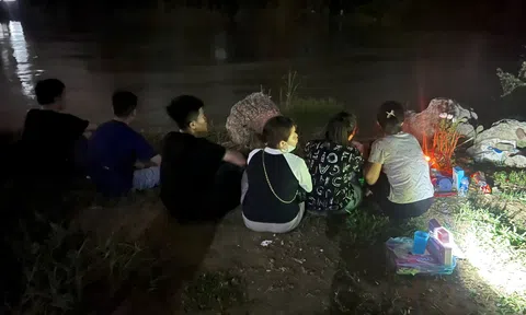 Xuyên đêm tìm kiếm bé trai 8 tuổi nghi bị nước cuốn trôi