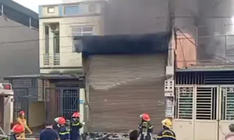 Cháy lớn tại khu nhà cho thuê ở Lào Cai