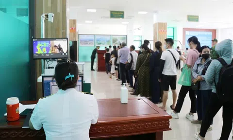 Đặt máy đo thân nhiệt ở cửa khẩu Lào Cai phòng COVID-19