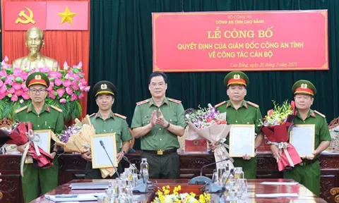 4 lãnh đạo cấp phòng tại Công an Cao Bằng nhận quyết định nghỉ hưu