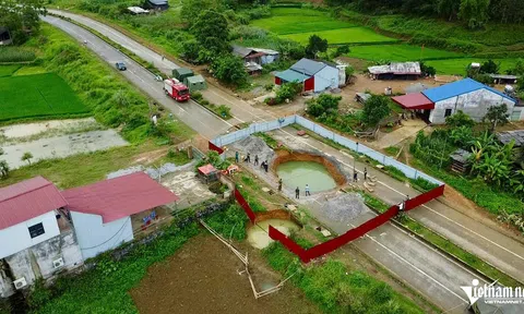 7 'hố tử thần' liên tục vỡ ra, người dân thốt lên: Chưa từng thấy cảnh tượng này!