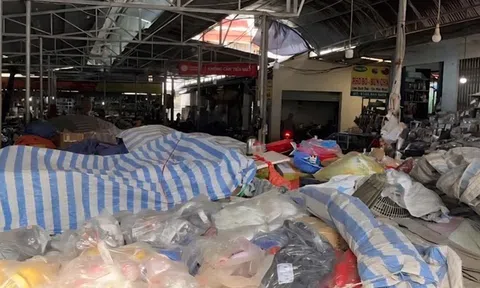 Nhiều cửa hàng, ki-ốt tại chợ Trung tâm thành phố Sơn La đóng cửa