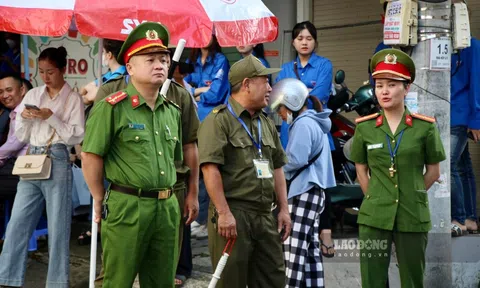 Mang điện thoại vào phòng thi, một thí sinh bị đình chỉ