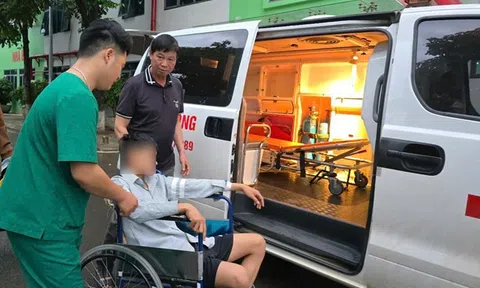 Thí sinh đặc biệt ở Sơn La được đưa đến phòng thi bằng xe cứu thương