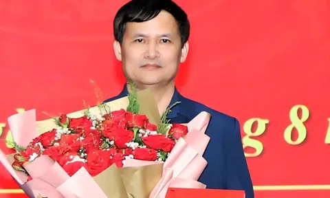Công bố quyết định ông Triệu Tài Phong làm Chủ tịch LĐLĐ tỉnh Tuyên Quang
