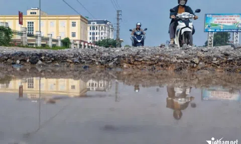 Cận cảnh con đường 'chực nuốt' xe máy ở Phú Thọ, sơ sẩy là gặp tai họa